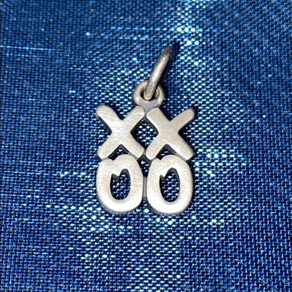 James Avery Jewelry - James Avery “Hugs and Kisses” charm RETIRED